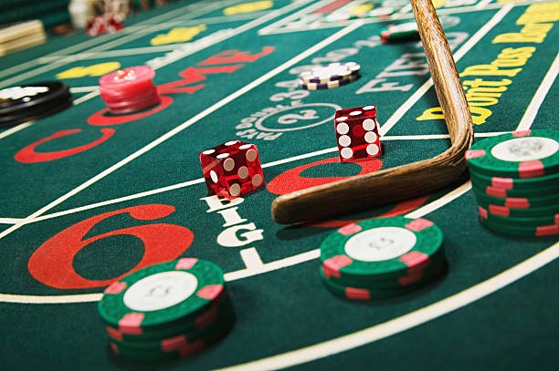 Live Super Sic Bo dealer table on cola slot showing dice cage and betting interface